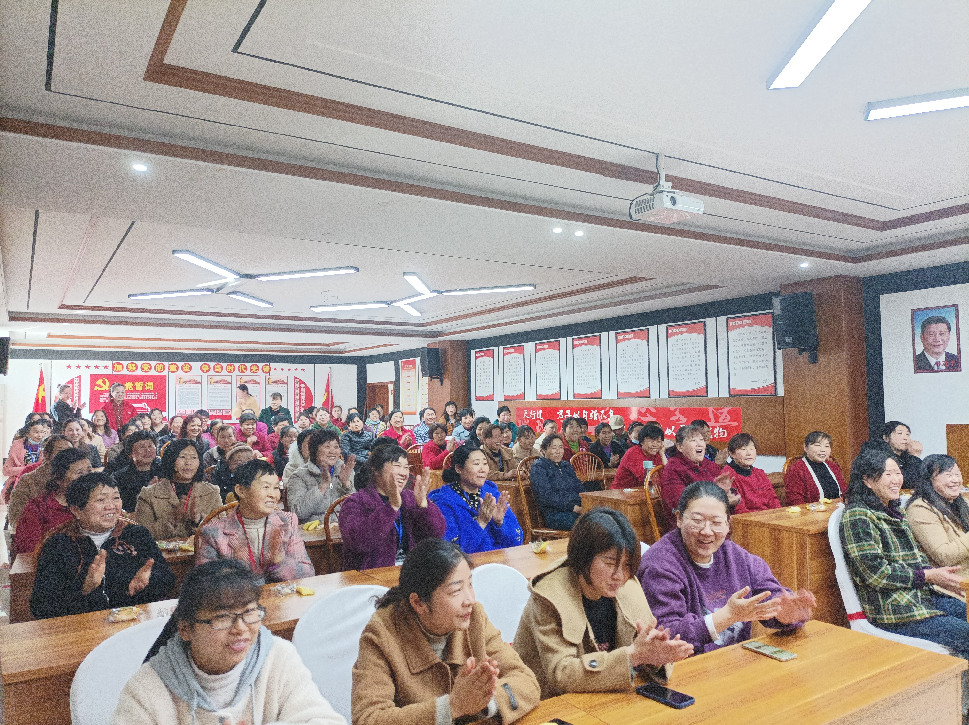 巾帼正能量 谱写新篇章——客道食品召开庆“三八”国际妇女节座谈会